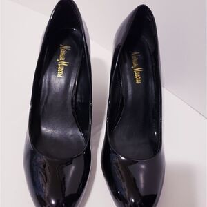 Neiman Marcus Black Pump 7.5